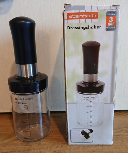 Neuw dressingshaker von - neuw.,